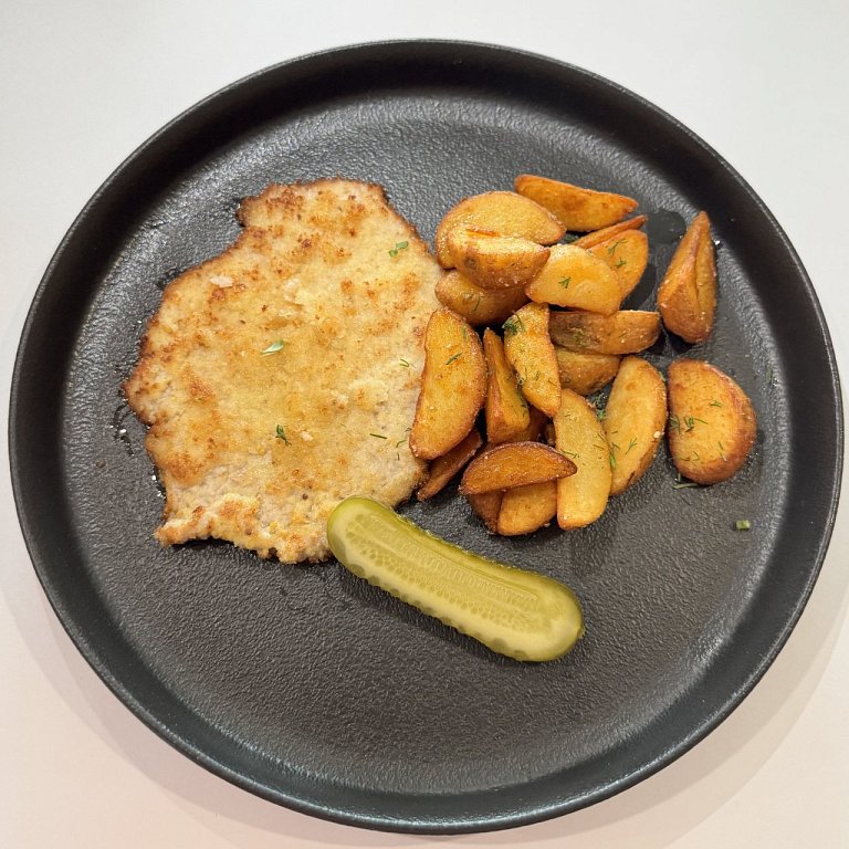 Д Шницель из свиниы с картофелем